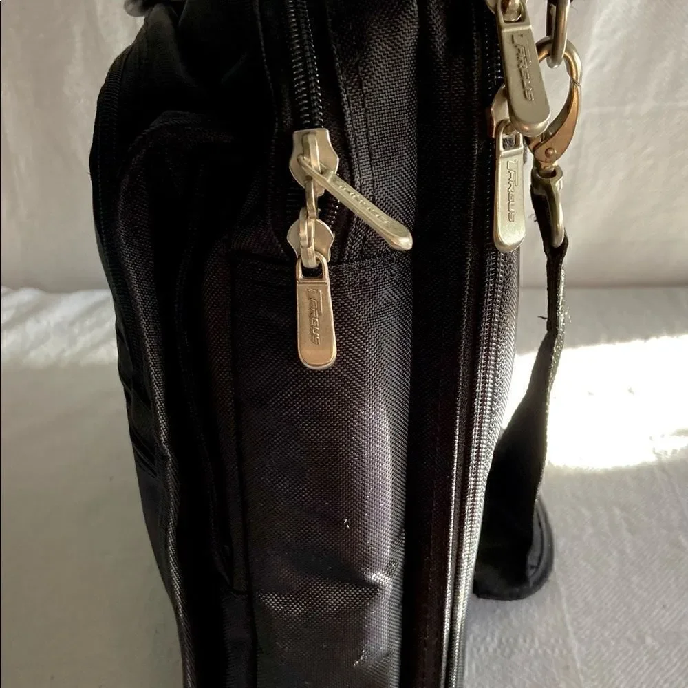 Targums Laptop Briefcase Black Poly W Plastic Handles & Shoulder Strap TV Prop